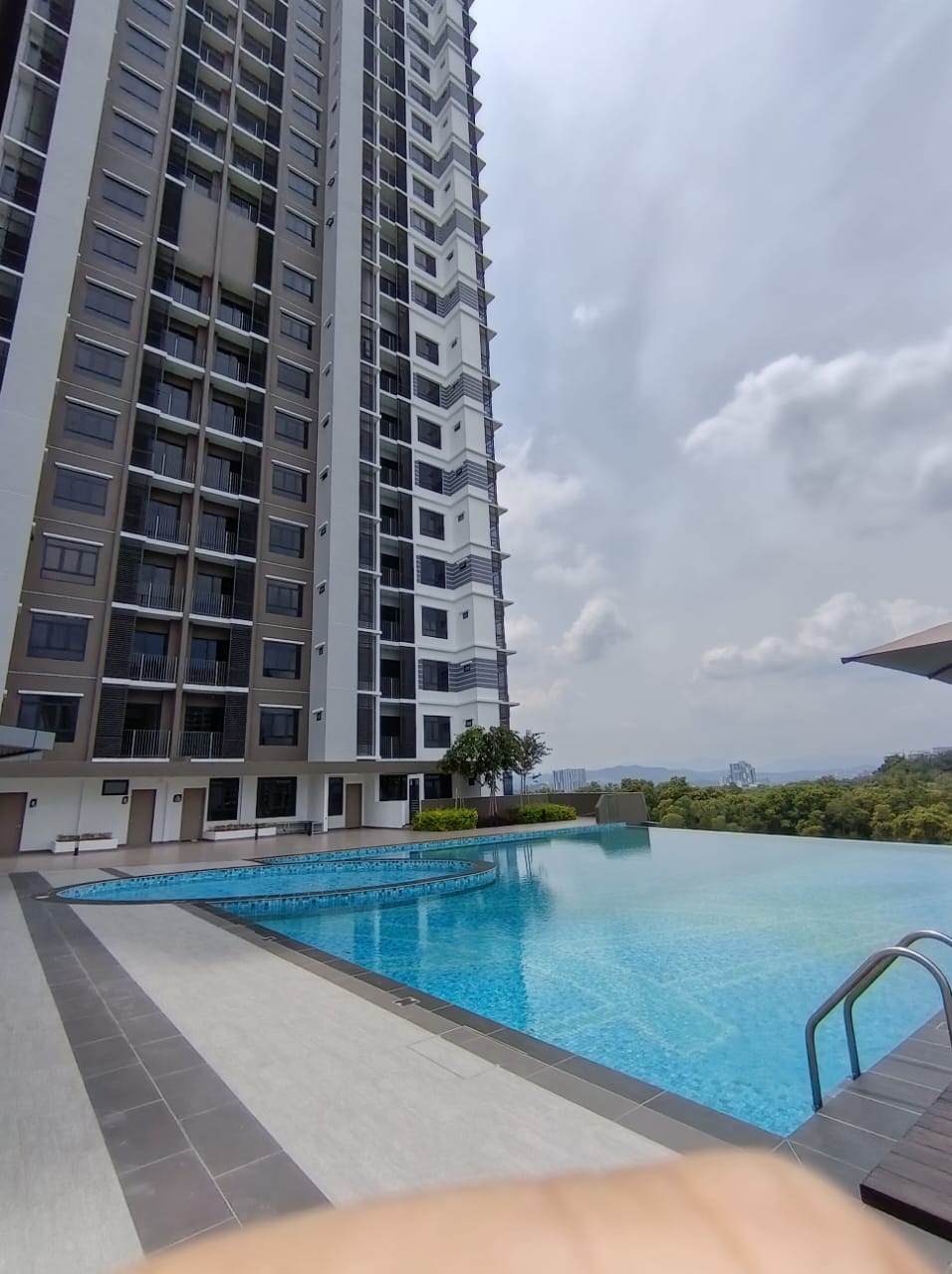 Dedaun Residensi, Bandar Tun Hussein Onn Cheras